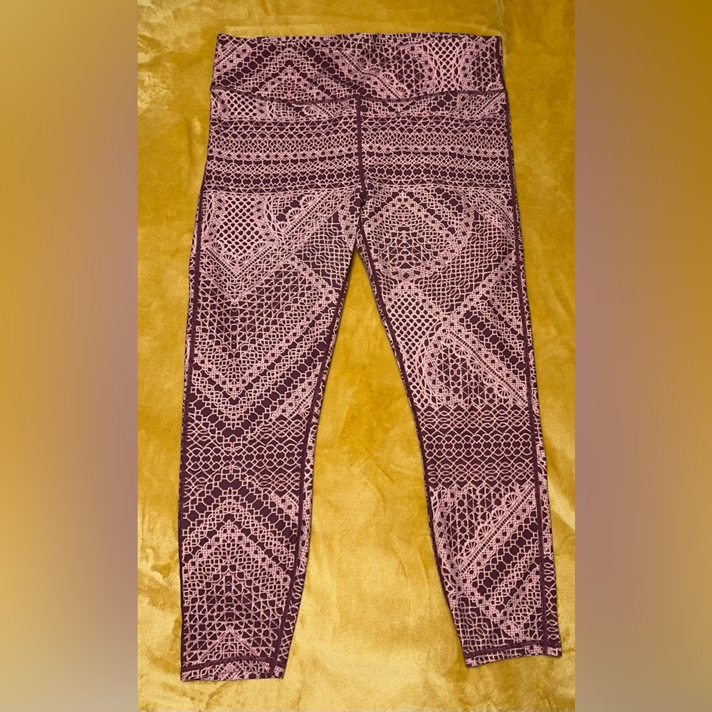 Fabletics Pink Capri Leggings with Geometric Pattern*Slightly Worn*